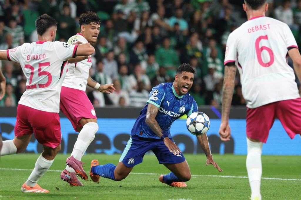 Ligue des Champions l OM s effondre à Lisbonne en infériorité numérique