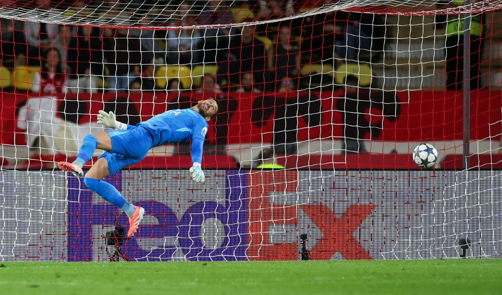 Ligue des champions Monaco bloque sur Tottenham grace a un excellent Vicario