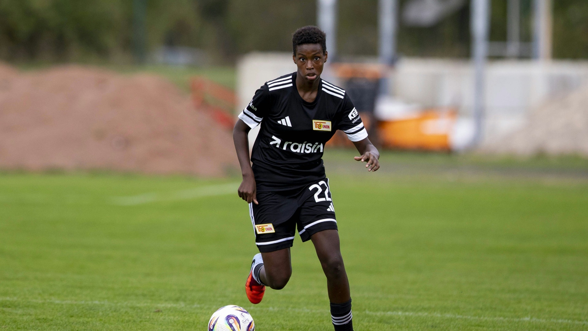 Frauenfußball Union Berlin gibt 15 Jähriger einen Profivertrag