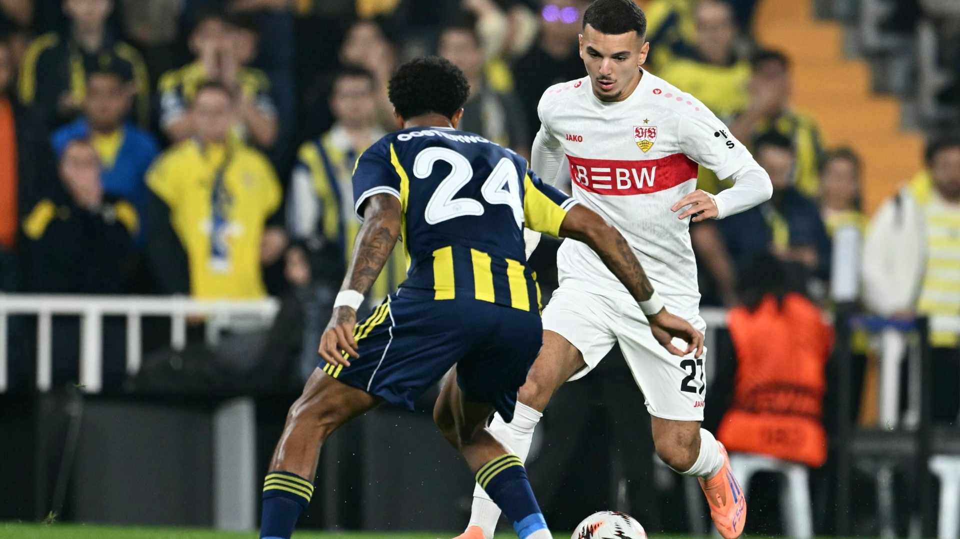 Niederlage gegen Fener: VfB Stuttgart im Istanbuler Inferno unterlegen
