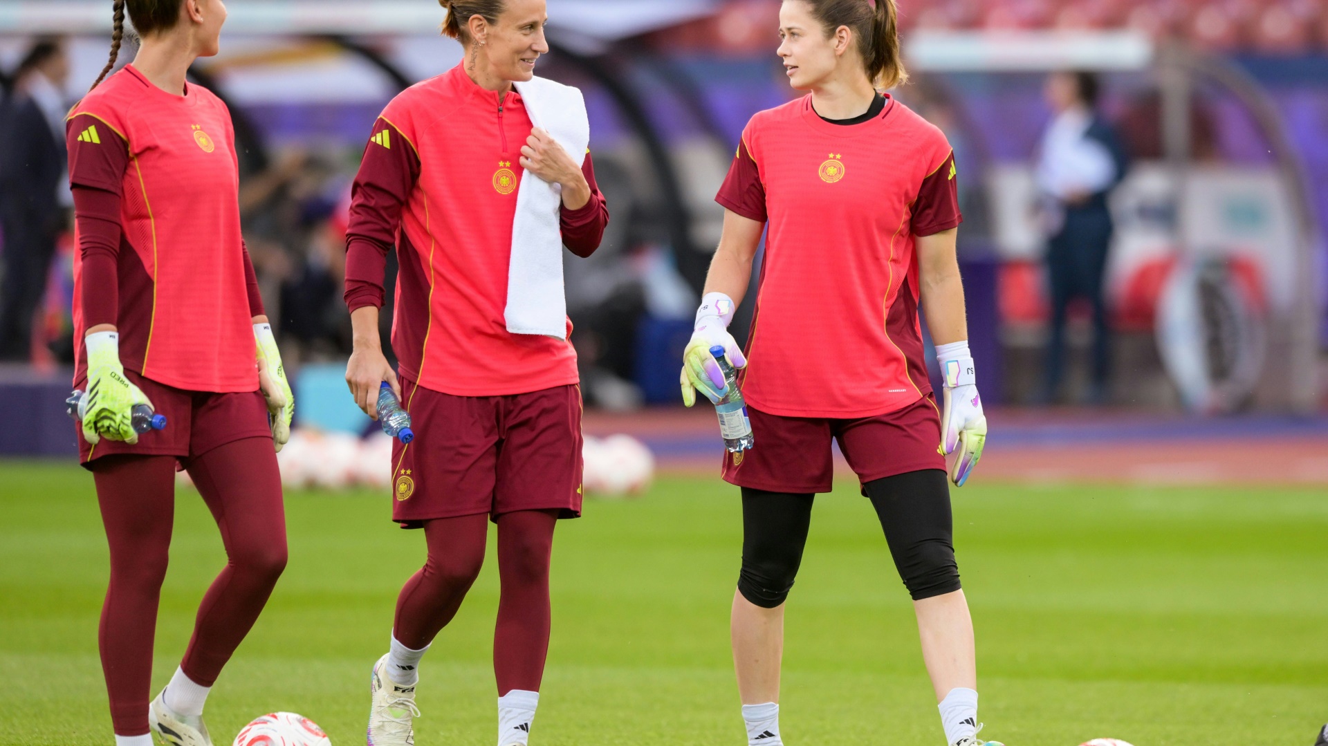 Stina Johannes im intensiven Austausch mit verletzter Berger: Täglicher Kontakt