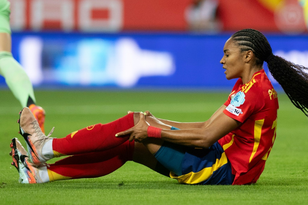 Salma Paralluelo se pierde por lesión el encuentro de España en Suecia