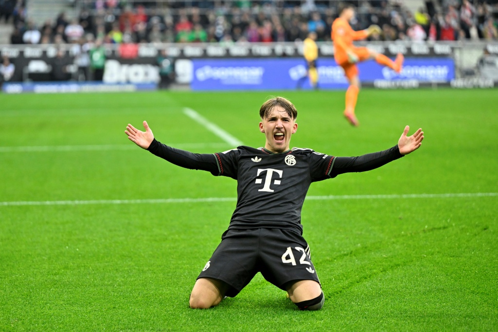 El Bayern mantiene su invicto frente a un Mönchengladbach con menos jugadores