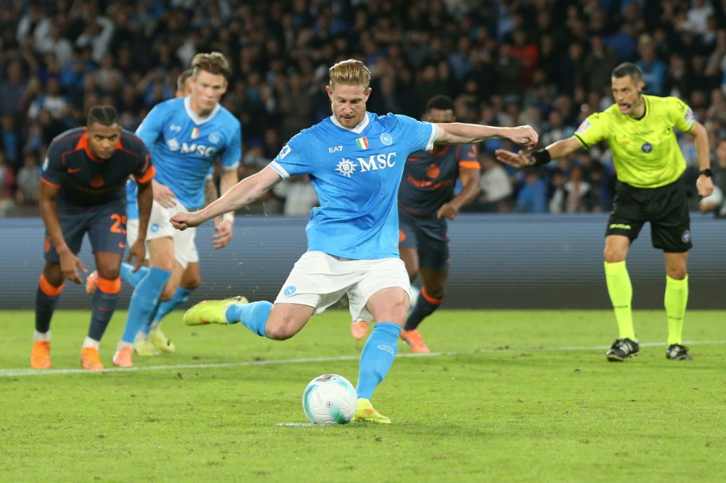 Napoli derrota Inter e reassume topo da Serie A