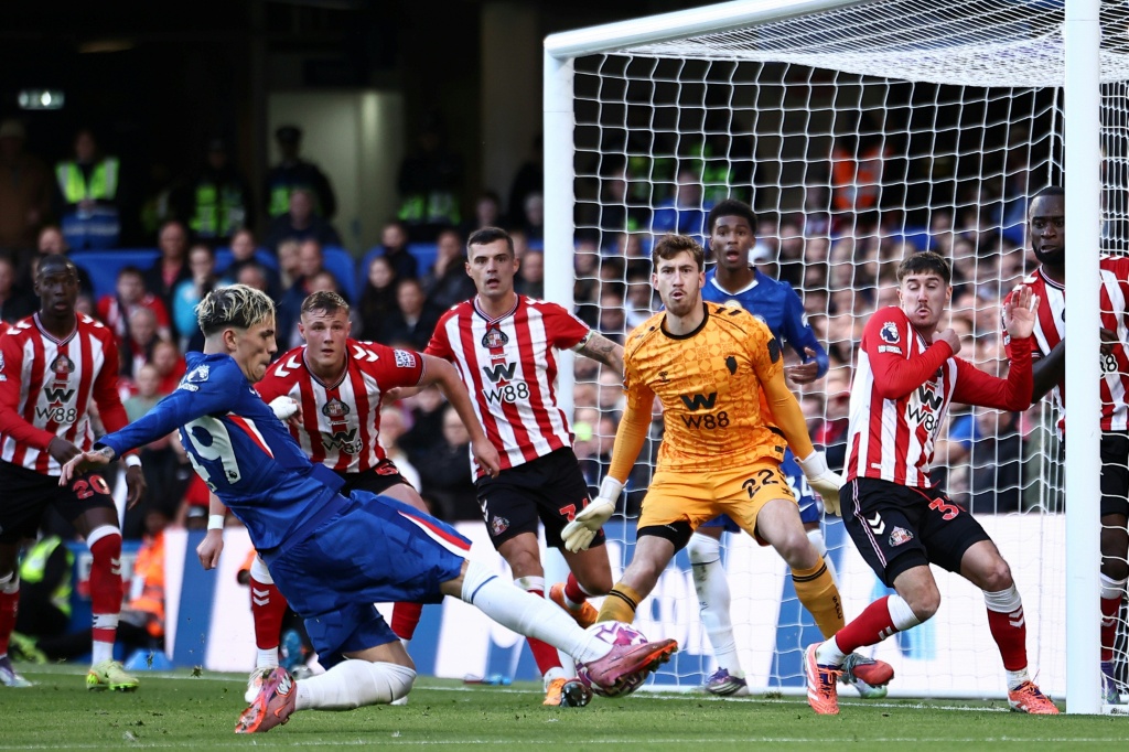 Liverpool cae ante Brentford, Sunderland da la sorpresa contra Chelsea y Manchester United suma tres triunfos