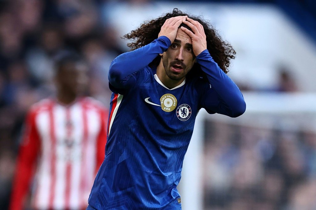 Cucurella sinirli Chelseaye bitiriciliklerini göstermelerini tavsiye ediyor