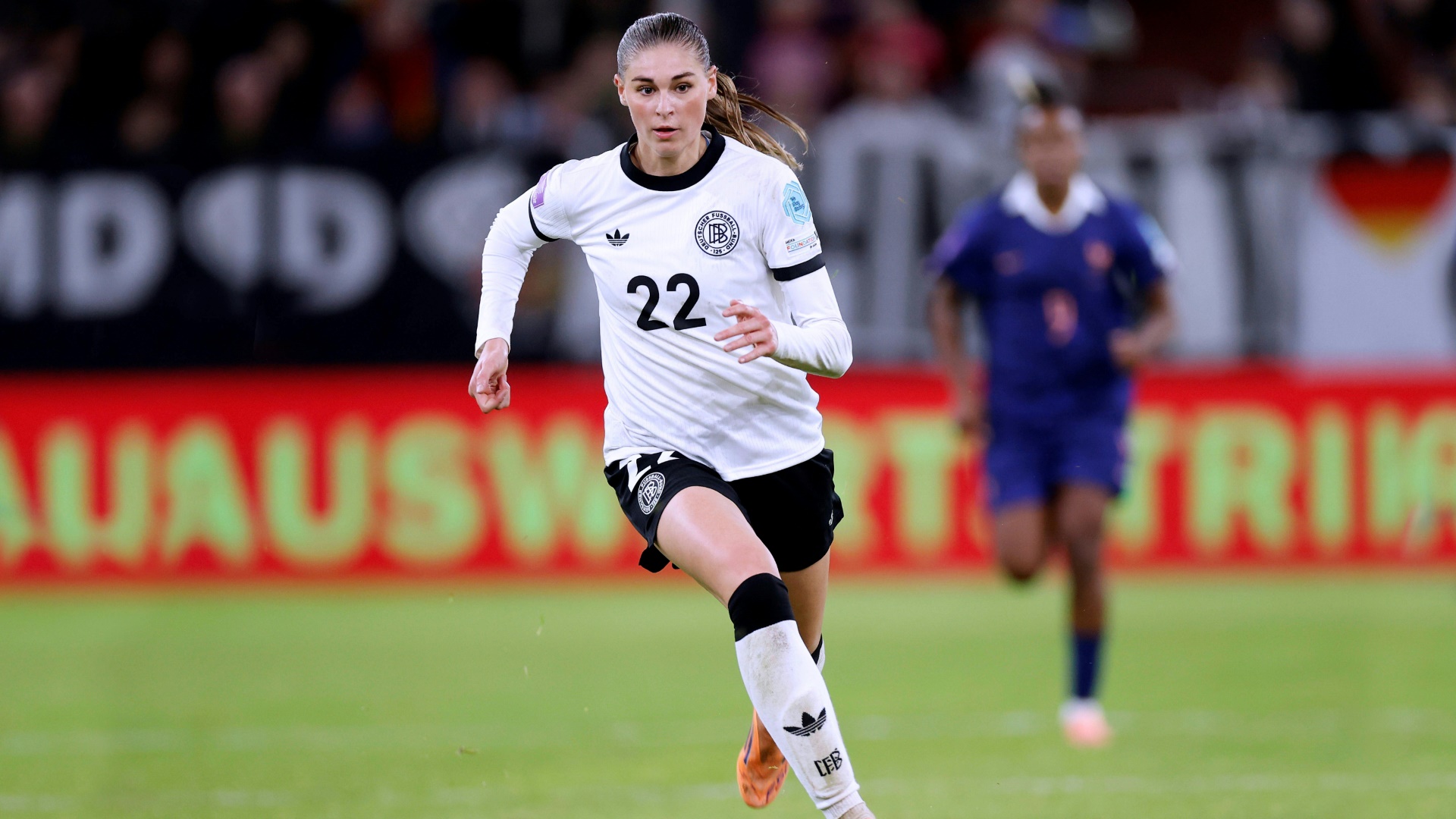 Brand als Frisch-Französin ringt noch mit der französischen Sprache