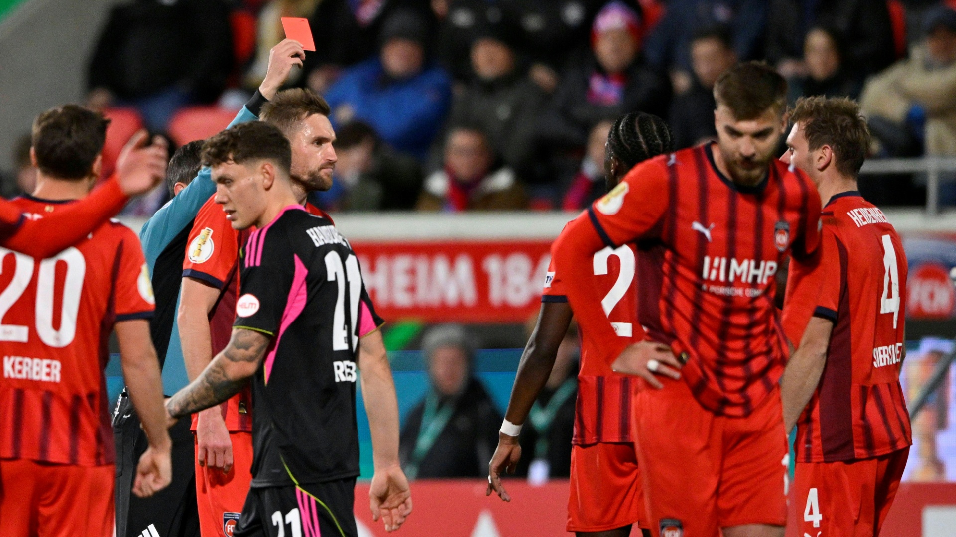 HSV steigt dank Glatzel ins Achtelfinale auf