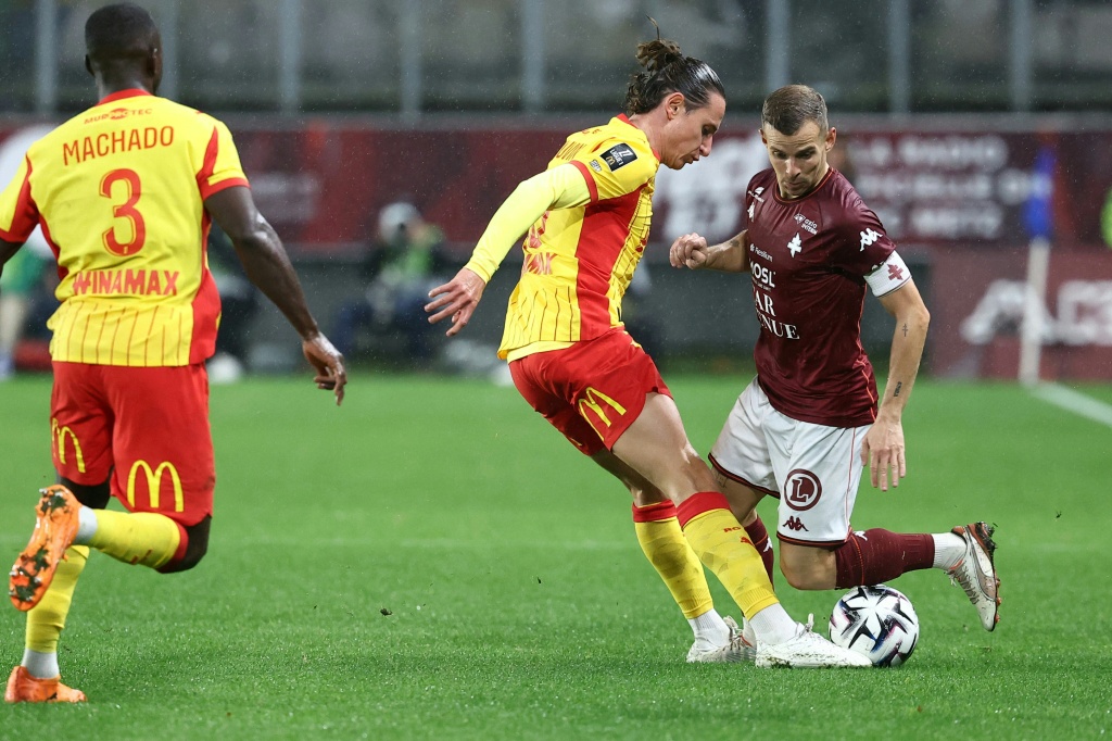 Ligue 1 Metz vainqueur de Lens pour sa premiere victoire a domicile