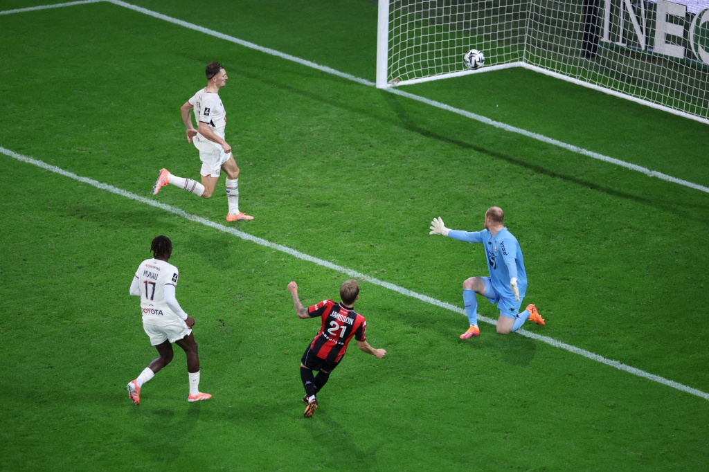 En Ligue 1, Nice confiant prolonge sa dynamique victorieuse face à Lille