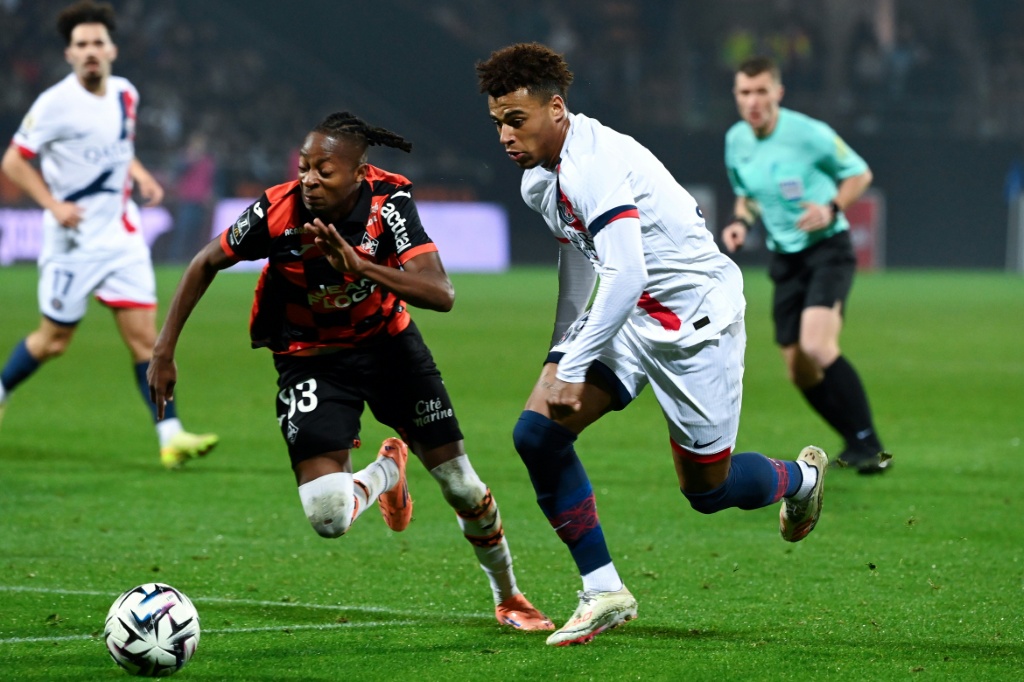 Ligue 1: match terne pour le PSG qui concède deux points supplémentaires et perd Désiré Doué face à Lorient