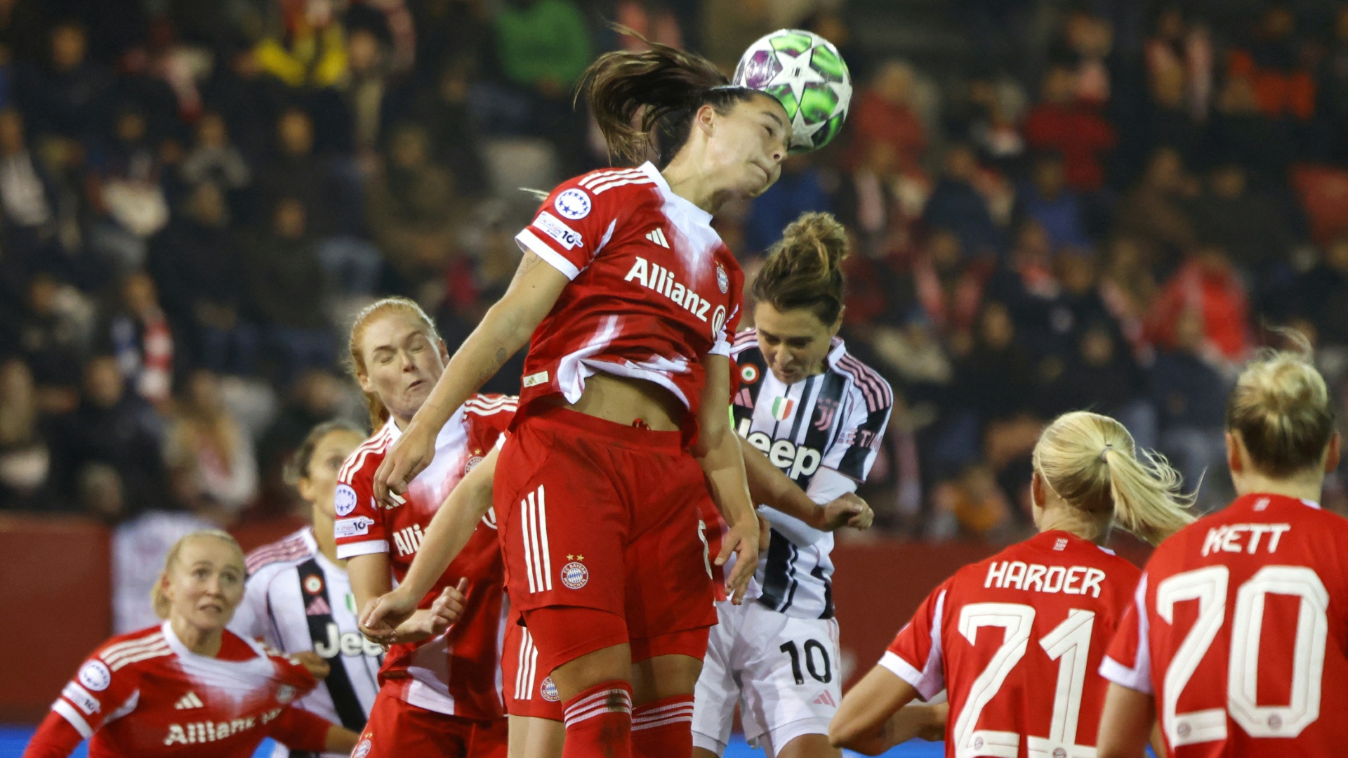 Mehr als 10000 Zuschauer FC Bayern holt Saisonrekord ein