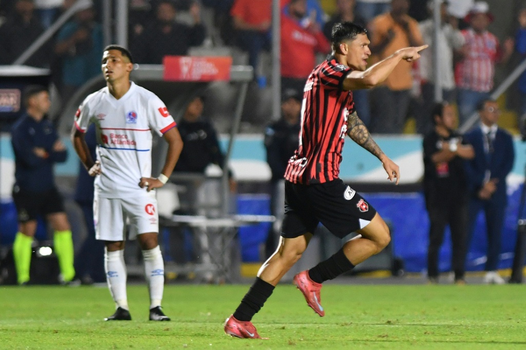 Alajuelense avanza a final de la Copa Centroamericana al vencer al Olimpia por penales