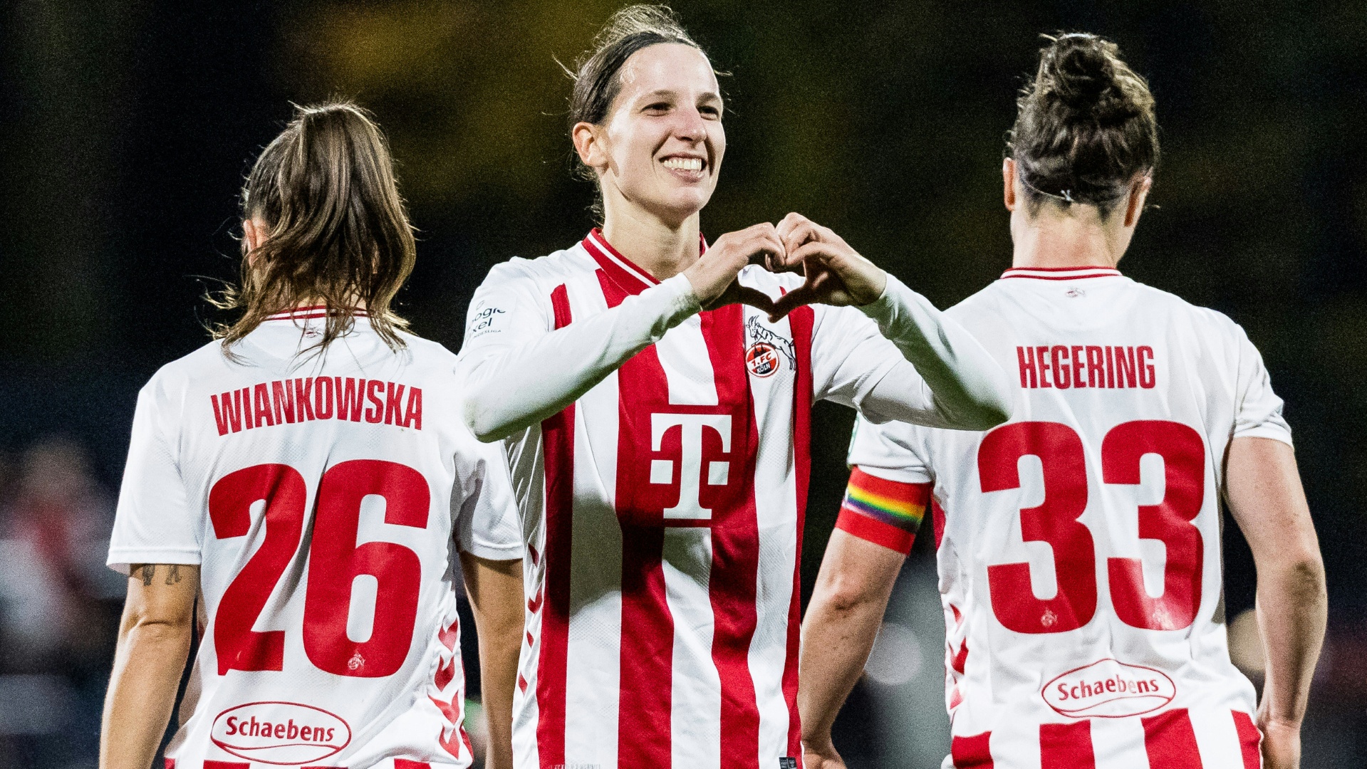 Köln besiegt Nürnberg und rückt vor