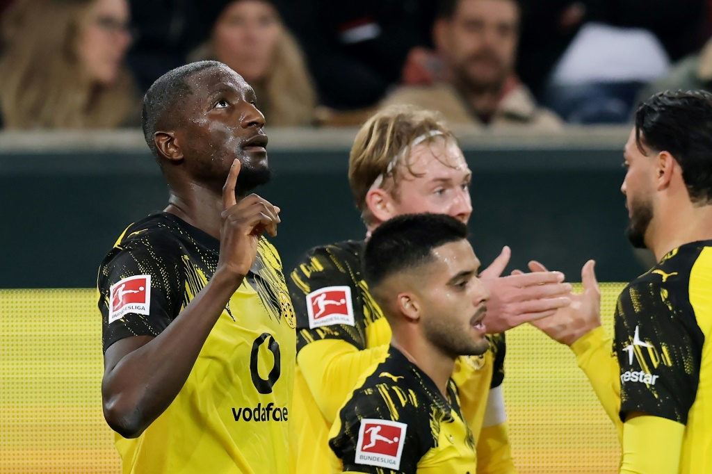 Borussia Dortmund derrota Augsburg e ascende na classificação da Bundesliga