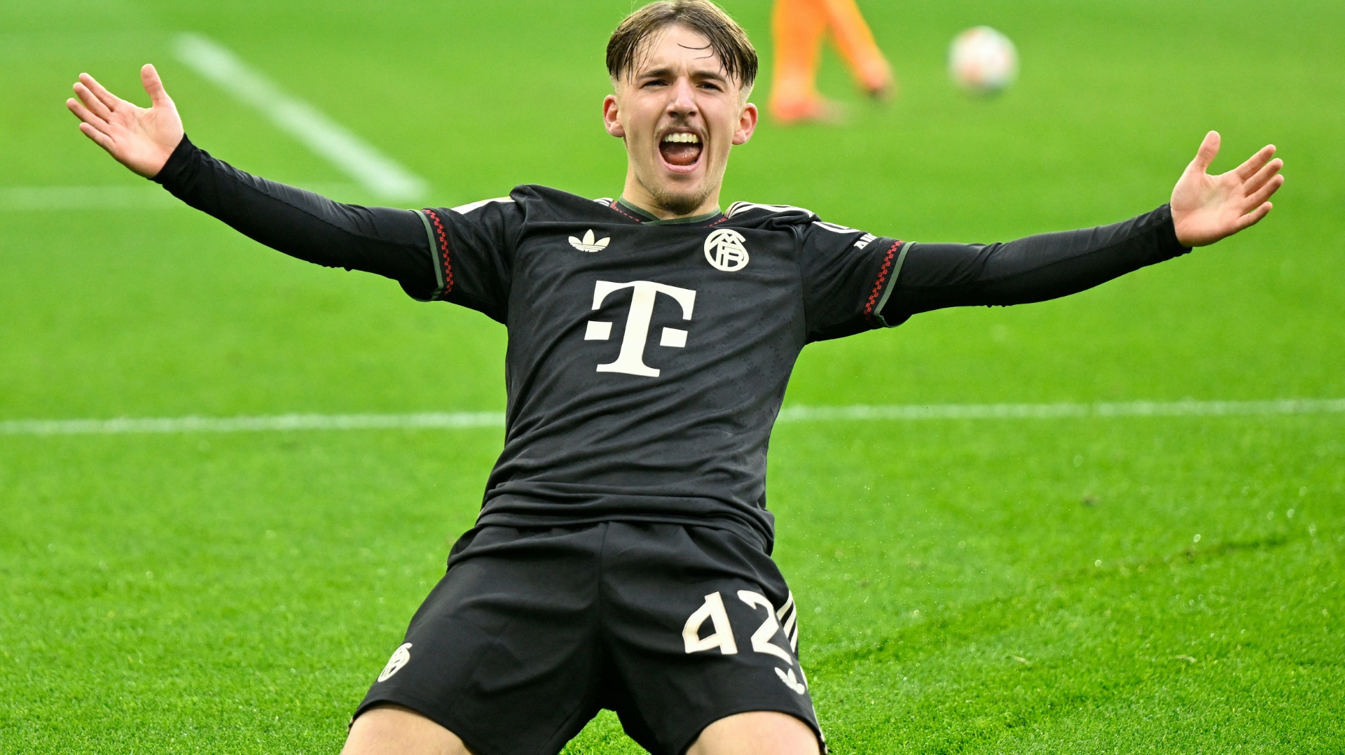 Aufruhr um Karl: Erfahrene Bayern-Spieler sorgen dafür dass der junge Star geerdet bleibt