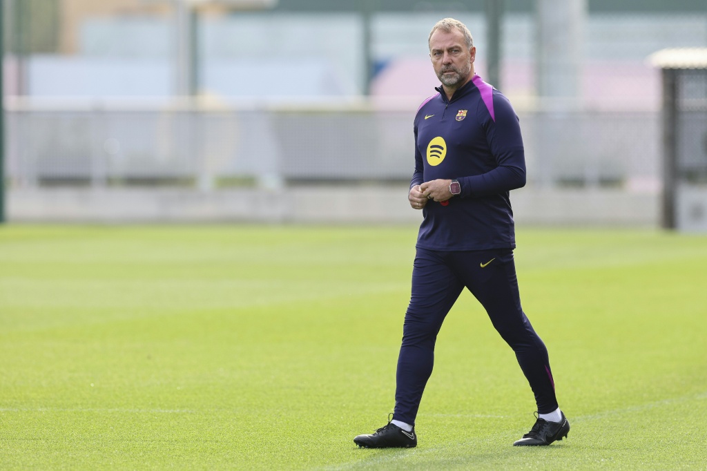 Hansi Flick comenta el estado físico de Yamal: "En ciertos días siente molestias y dolores"