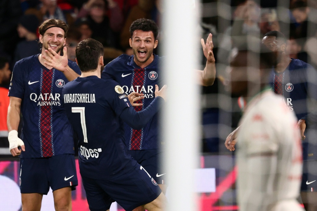 Ligue 1 Paris vainc Nice dans les arrêts de jeu et soulage ses épaules