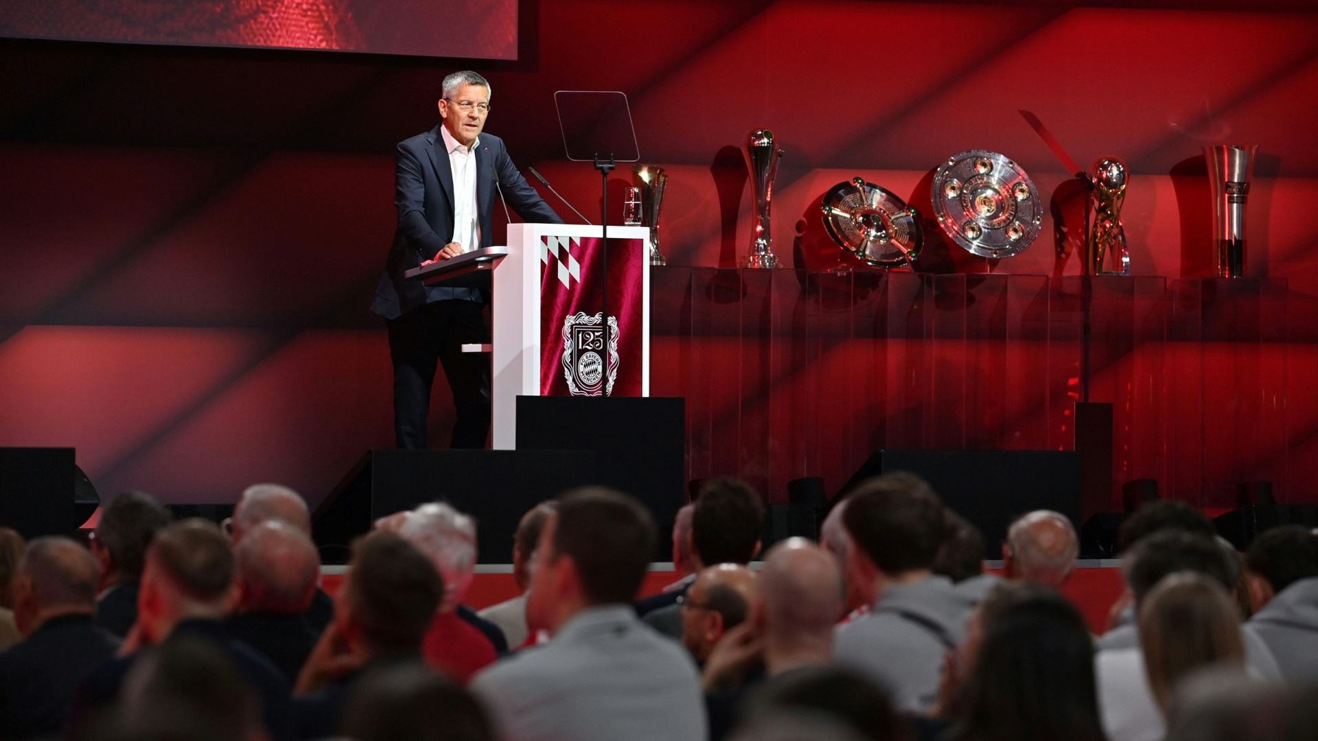 Weltrekord weiter gefestigt: FC Bayern mit 432.500 Mitgliedern