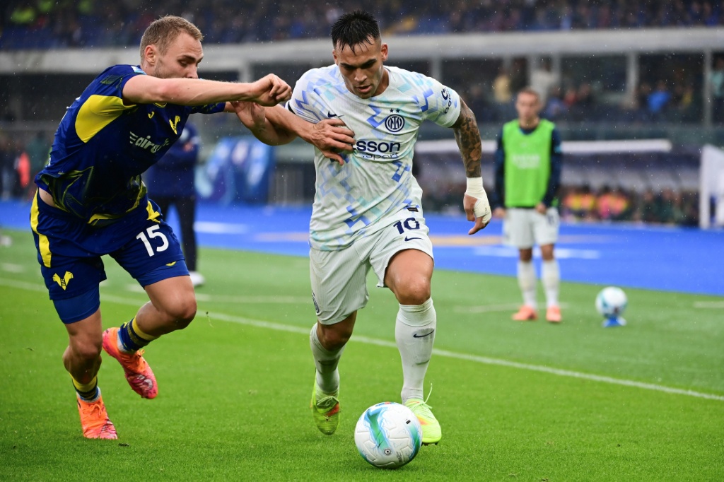 El Inter de Milán vence en Verona y acecha al líder Nápoles