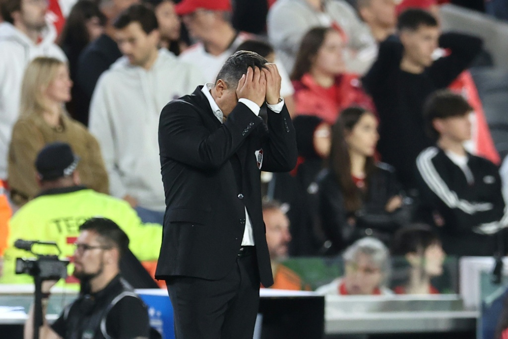 Boca Juniors vence y gana moral para el superclásico frente a un River en crisis