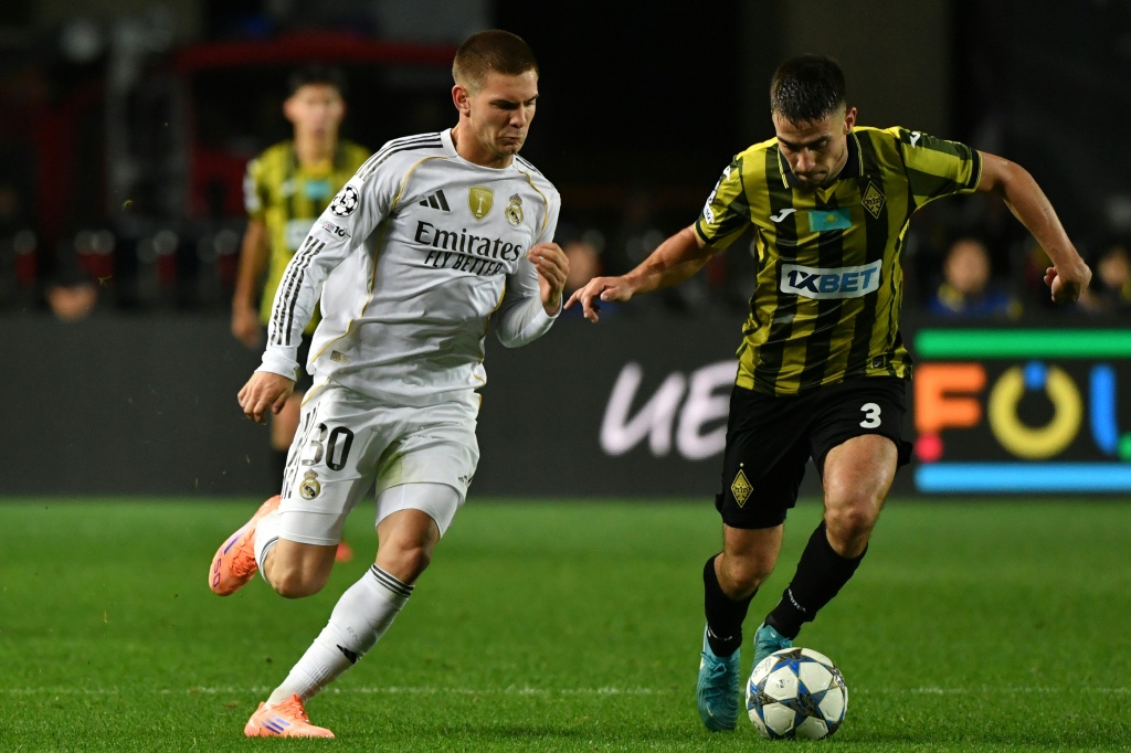 El mediocampista argentino Franco Mastantuono padece pubalgia y no jugara contra el Liverpool