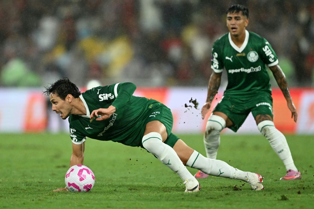 Palmeiras busca mantener su posición en la cima del Brasileirao frente a Santos con la duda de Neymar