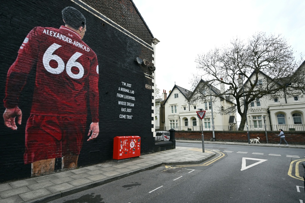 El grafiti sobre el mural de Trent justo antes de volver a Anfield