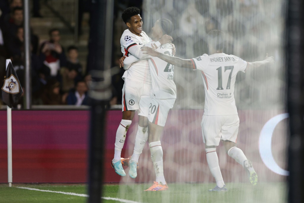 Estevao y Garnacho salvan empate para Chelsea ante Qarabag (2-2)
