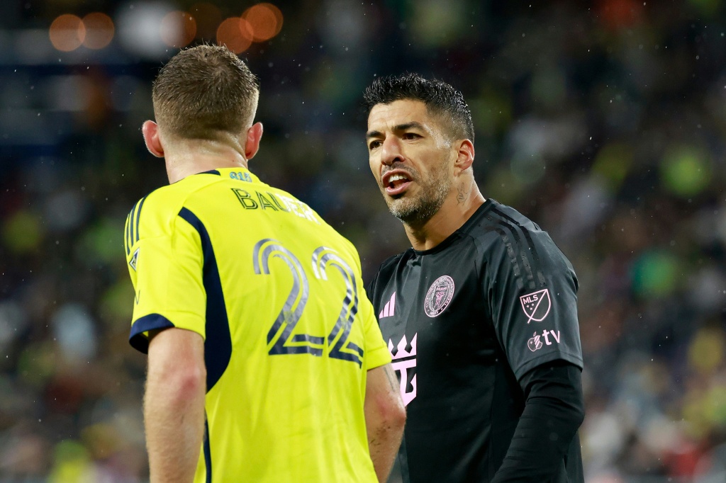 Luis Suárez suspenso por agressão a rival e ausente nos playoffs do Inter Miami na MLS