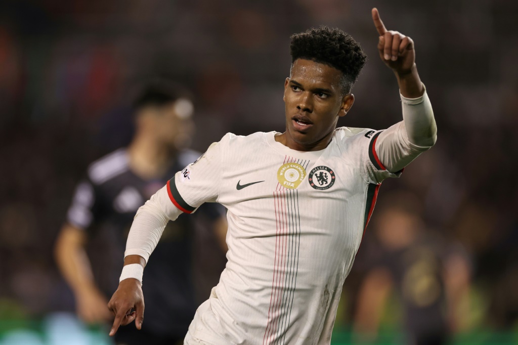 Estêvão gol e Chelsea empata frente ao Qarabag (2-2) na Liga dos Campeões