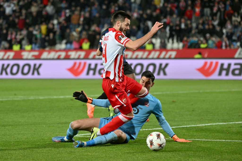 Ligue Europa Lille défait à Belgrade suite à une erreur de Berke Özer