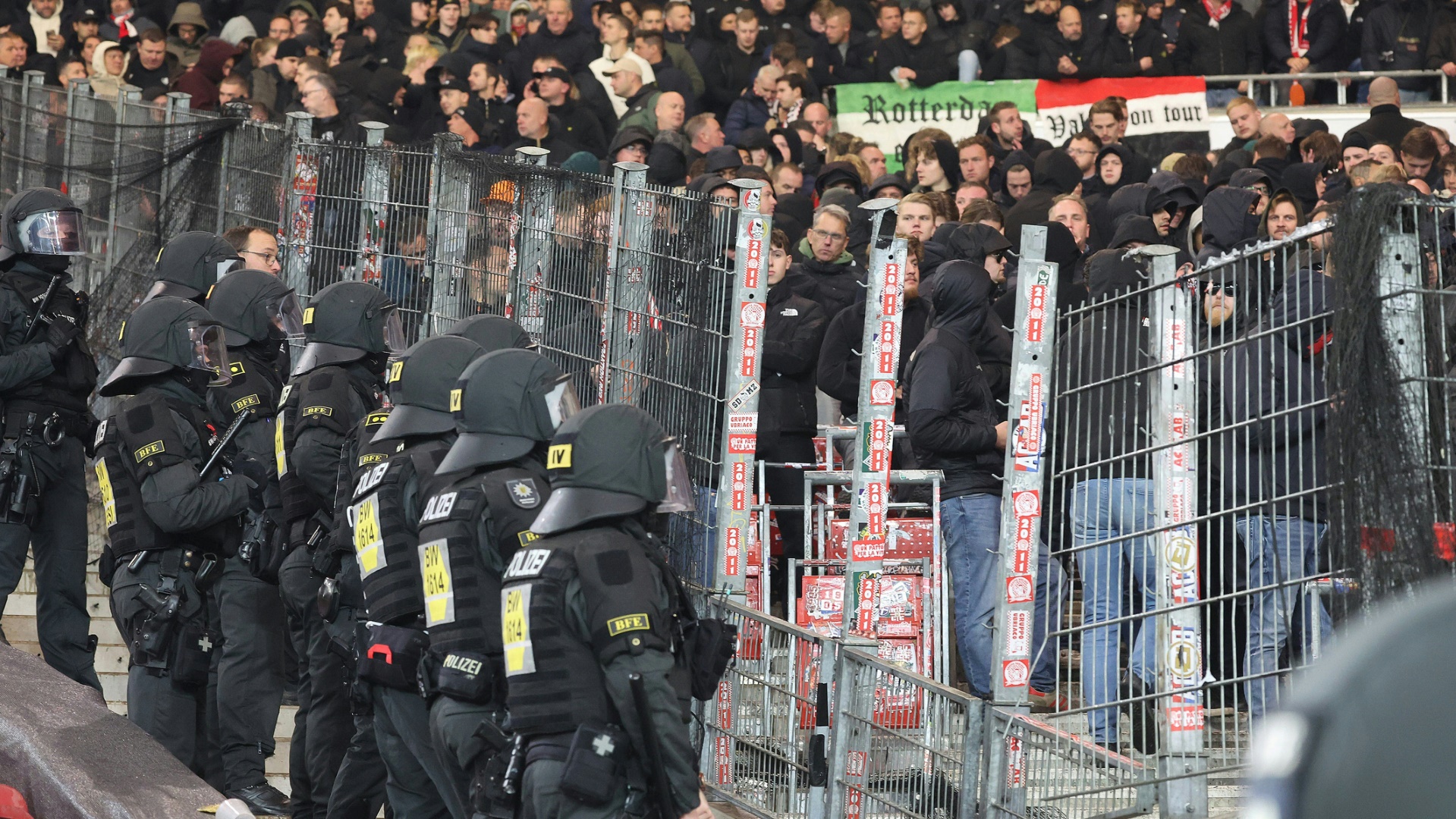 Anhänger von Feyenoord randalieren in Stuttgart