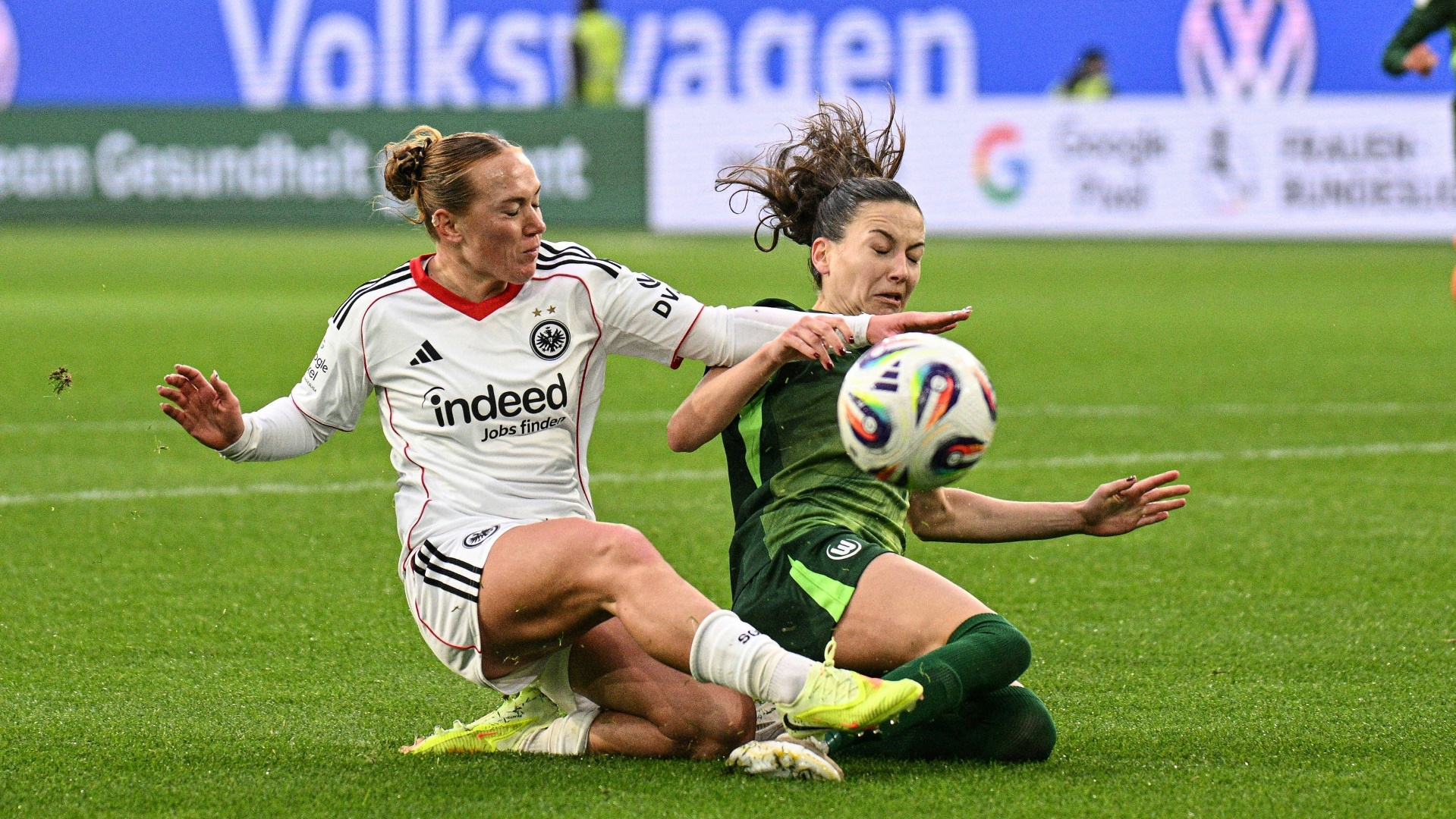 Wolfsburgerinnen büßen Boden gegenüber Bayern ein