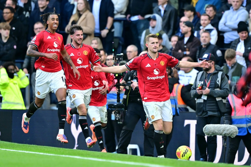 Де Лигт спасает Манчестер Юнайтед в ничьей с Тоттенхэмом, Арсенал планирует увеличить преимущество