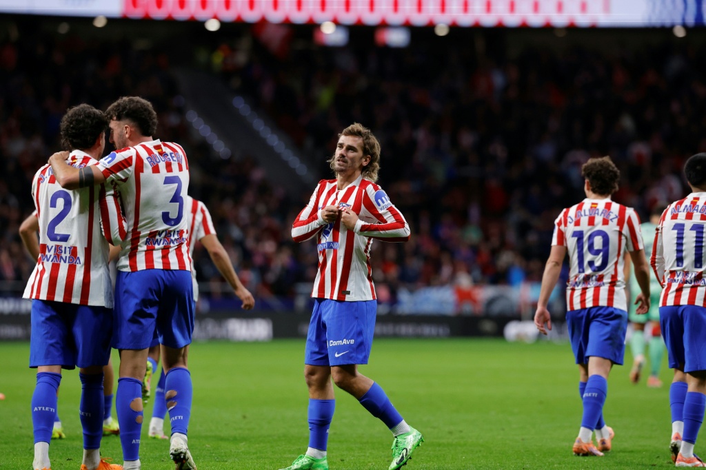 El doblete rápido de Griezmann iguala puntos del Atlético con el Barcelona