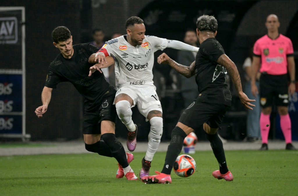 Líder do Santos manifesta apoio a Neymar: 'Um génio incompreendido'