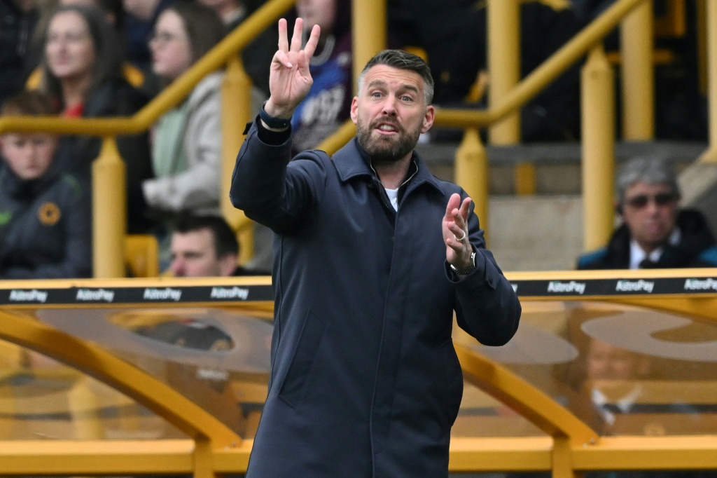 Rob Edwards asume como nuevo entrenador del Wolverhampton, último clasificado en la Premier League