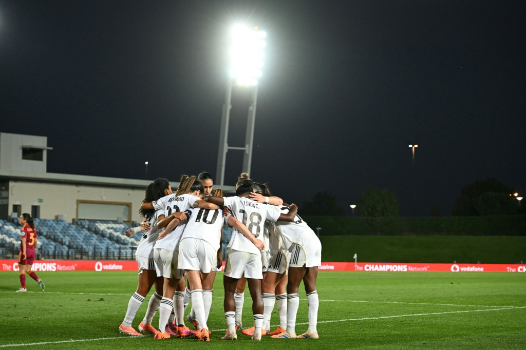 El Real Madrid Femenino rescata un empate en el último suspiro contra el Paris FC en la Champions