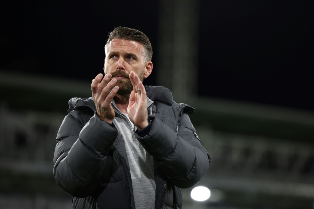 Wolverhampton último da Premier League anuncia regresso de Rob Edwards como treinador