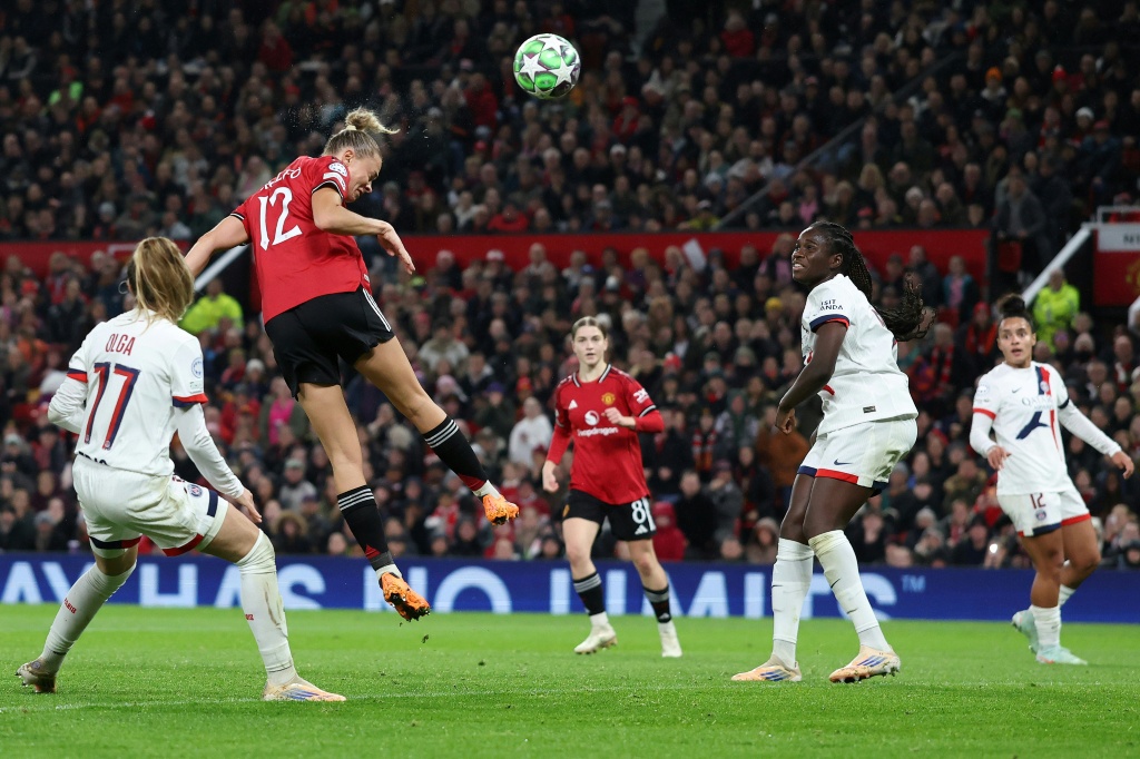 Ligue des champions féminine : le PSG en grande difficulté s'incline face à Manchester