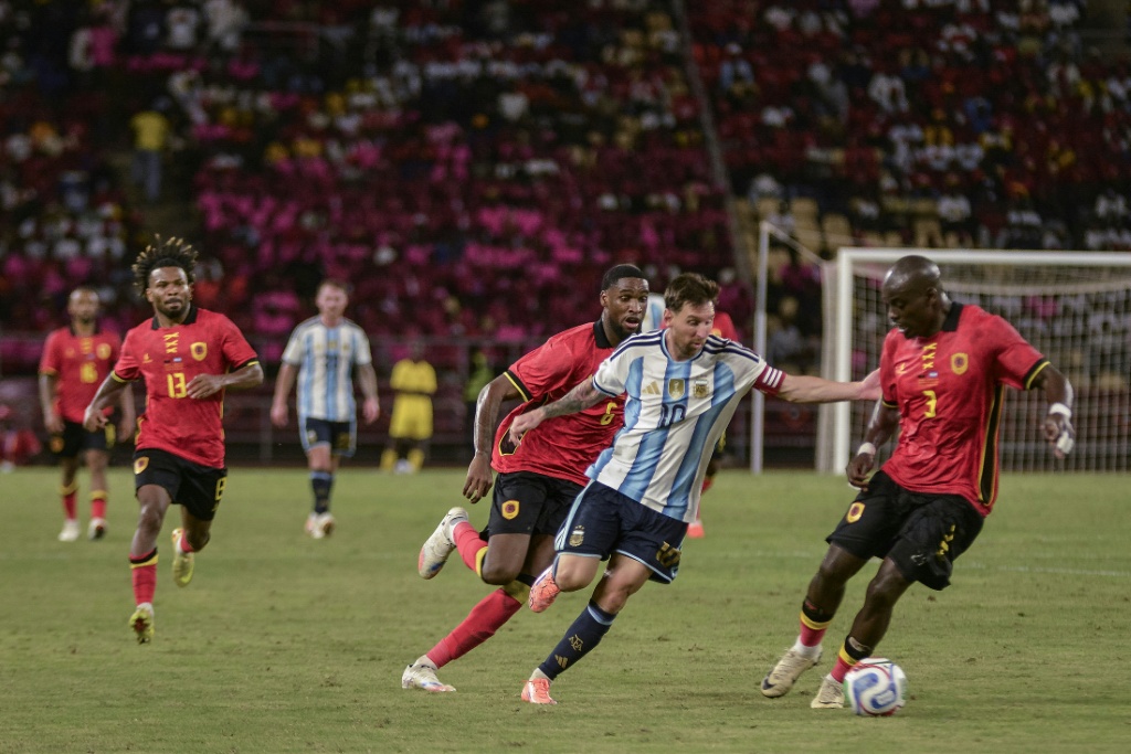 Messi scores as Argentina win in Angola