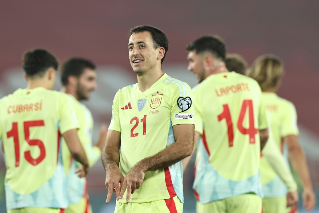 Espanha derrota Geórgia por 4 a 0 e avança quase para o Mundial