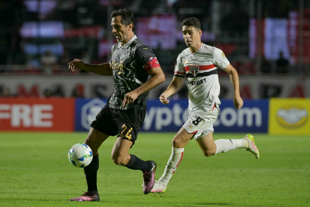 El jugador brasileño Oscar abandona el hospital después de complicaciones en el corazón