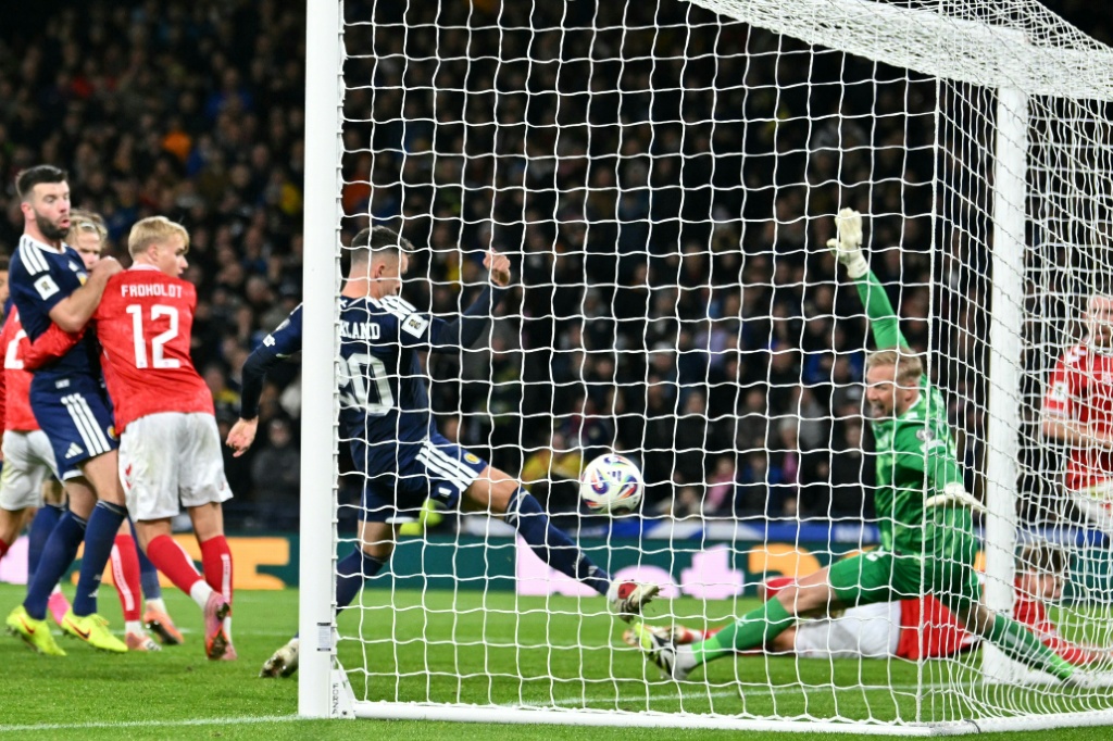 Coupe du monde 2026: L'Ecosse se qualifie grace a un denouement incroyable face au Danemark, relégué aux barrages