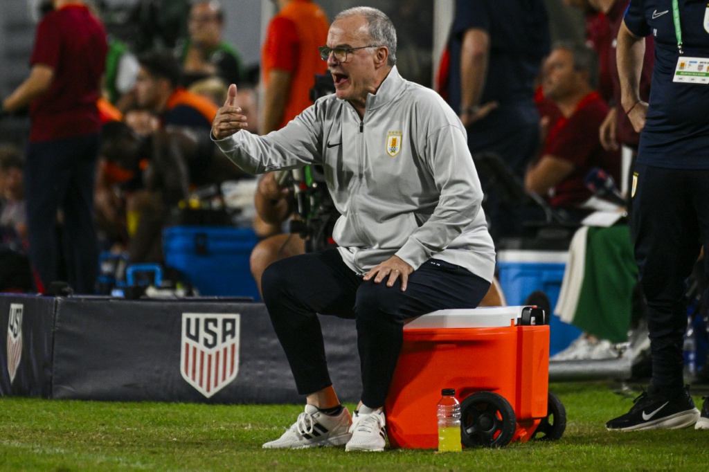 Bielsa bajo escrutinio en Uruguay después de la humillante derrota ante Estados Unidos