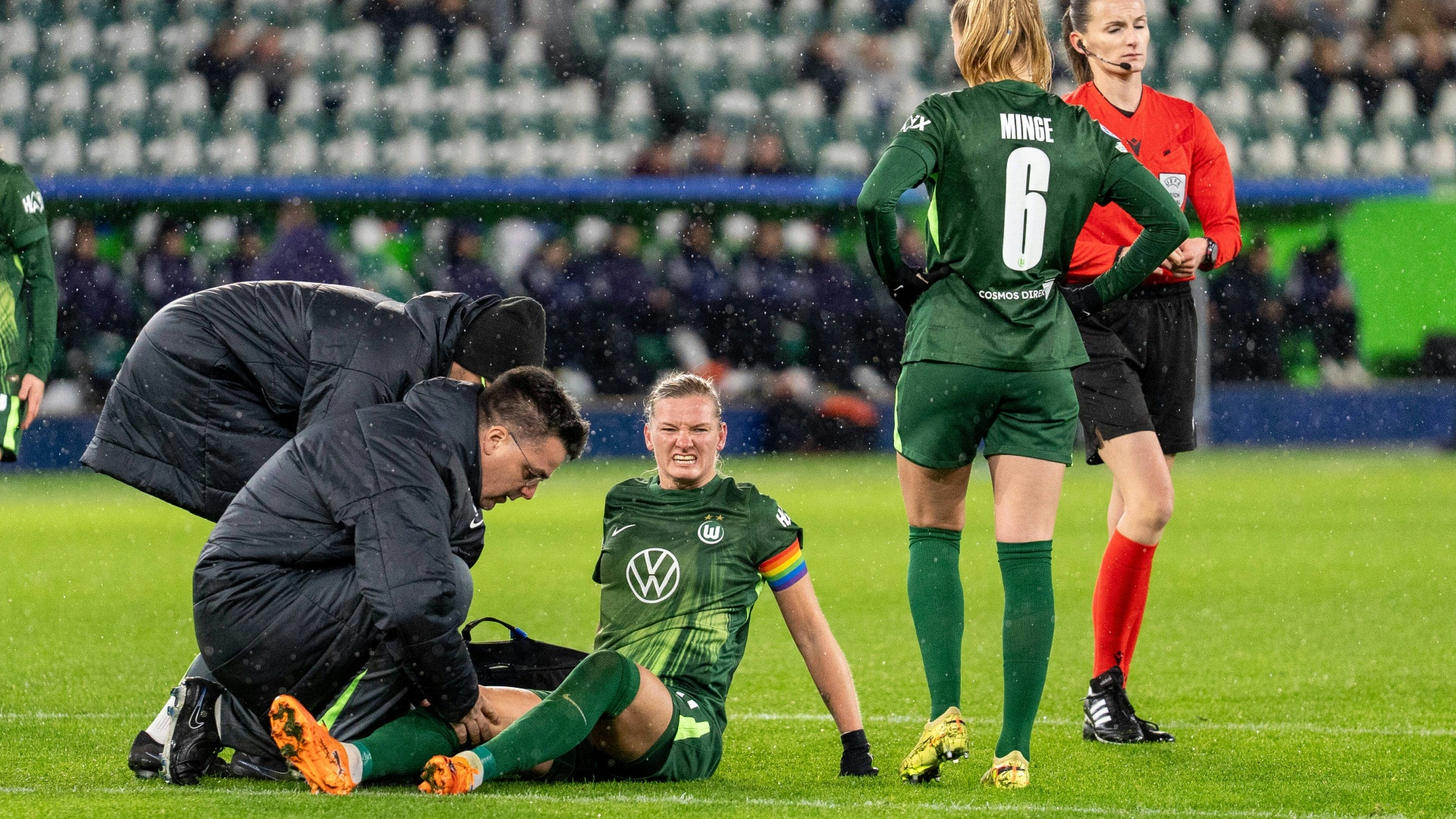 Bedenken um Popp: Wolfsburg besiegt Manchester United dank holländischer Kraft