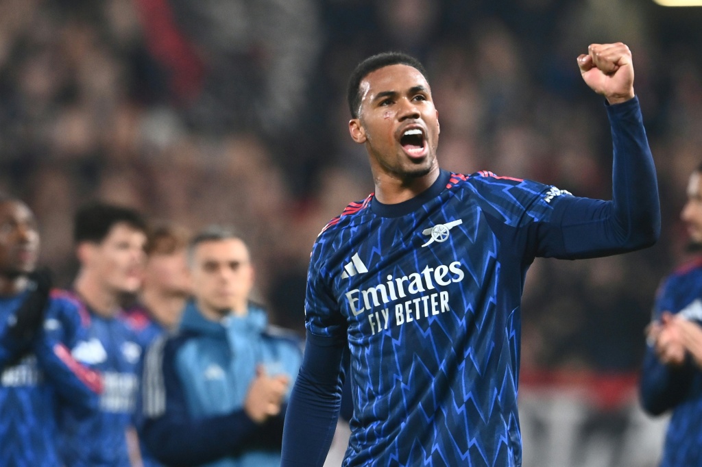 Arsenal prepare for Tottenham showdown missing Gabriel as Manchester City close in