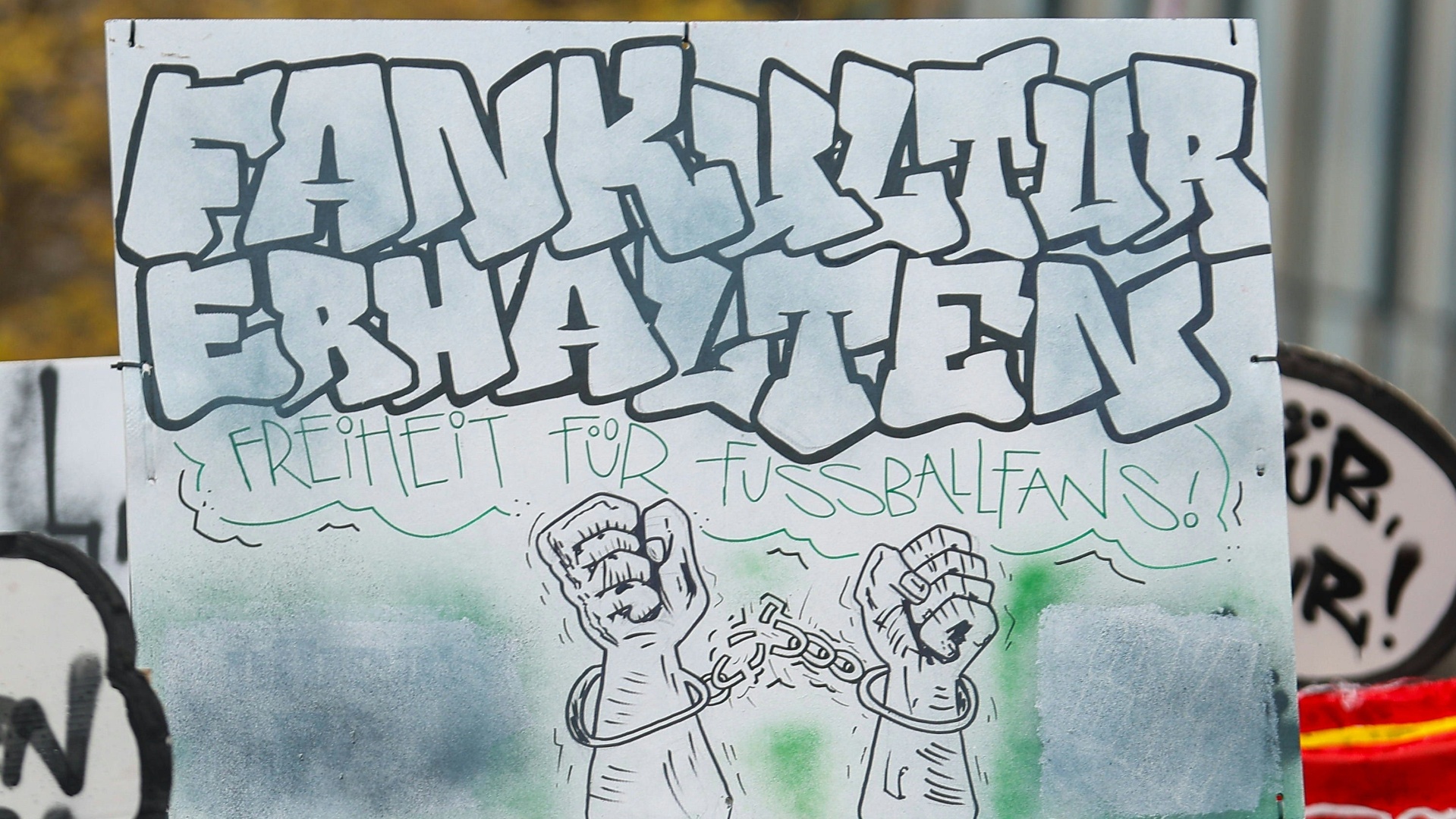 12 Minuten Stille: Anhängerprotest gegen IMK Vorhaben