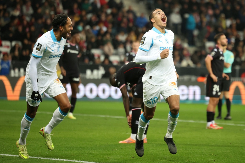 Ligue 1: L'OM domine Nice et reprend la tête du classement